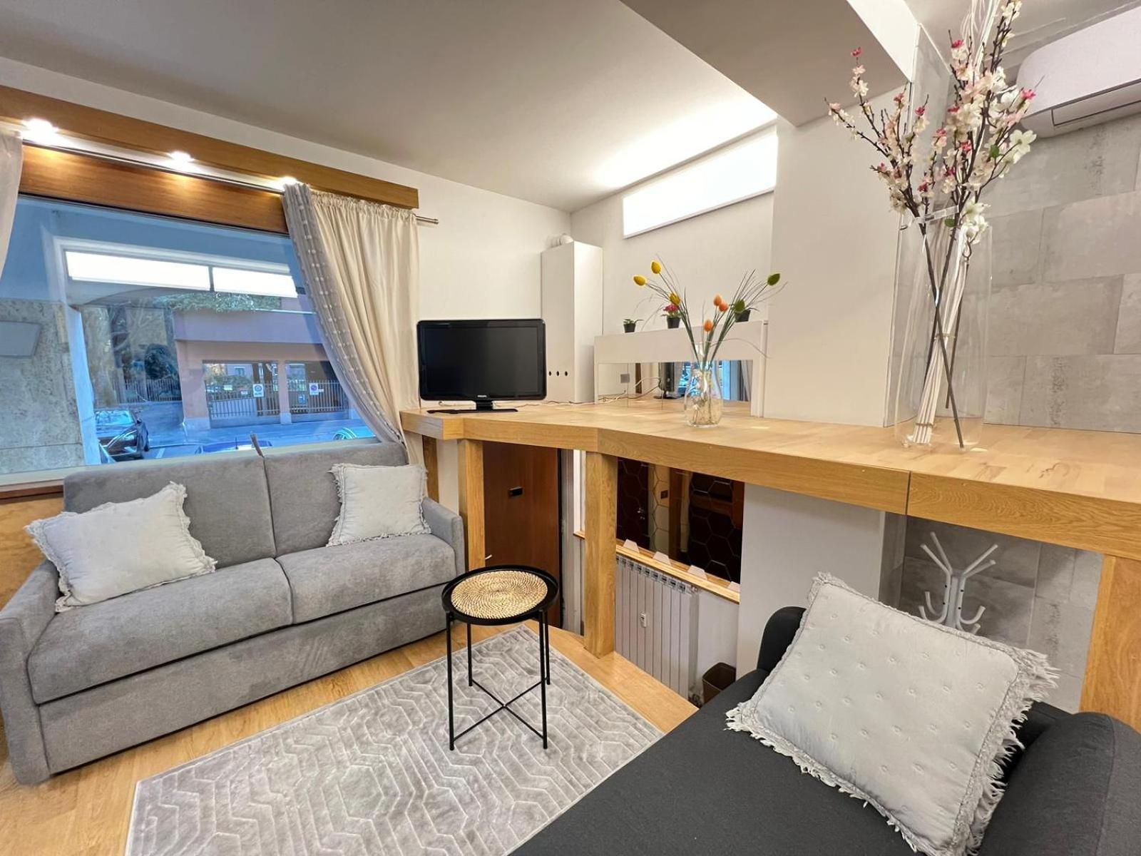 "R&P Apartment", Short Term Stay, Elegant Design, Bisceglie Metro Station, Easy For San Siro And Fiera Milano, Free Parking Luaran gambar
